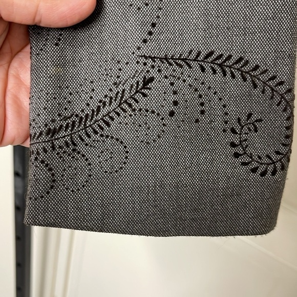 Women’s Bob Mackie Studio Gray w/ Black Velvet Floral 2 Button Blazer Size 8 - Picture 4 of 12